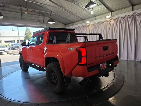 Used 2024 Toyota Tacoma TRD Sport w/ TRD Sport Upgrade Package image 4