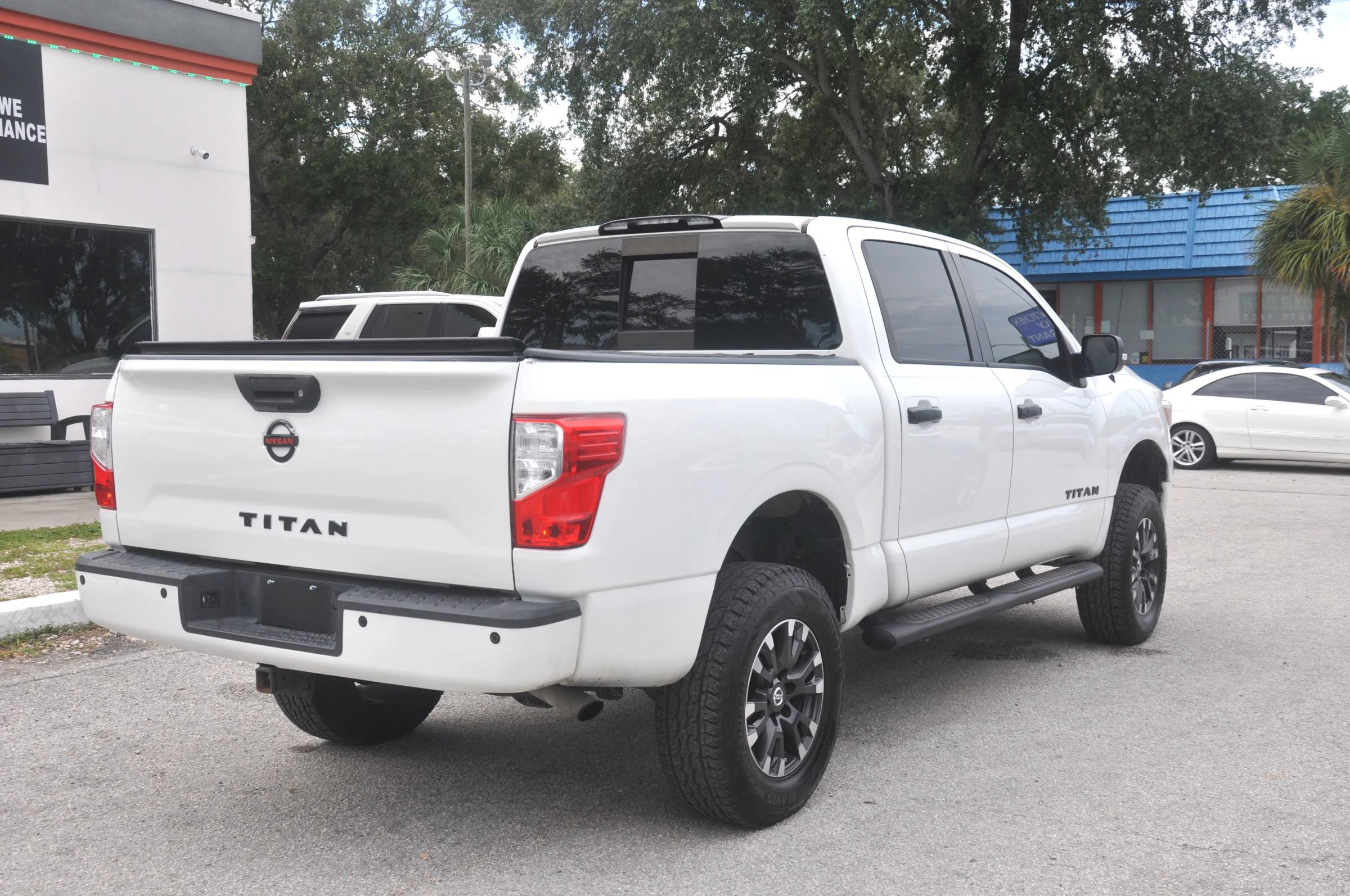 Used 2018 Nissan Titan SV w/ SV Convenience Package RWD image 28