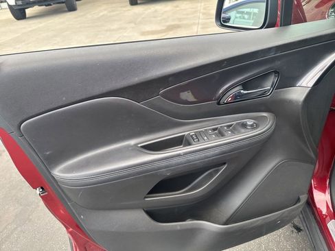 Used 2022 Buick Encore Preferred w/ Safety Package image 5