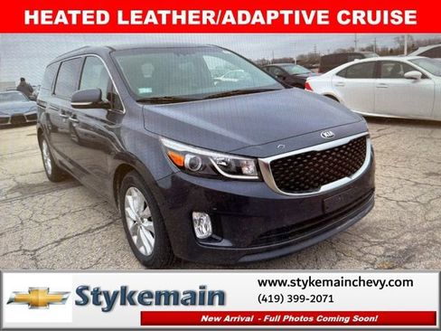 Used 2017 Kia Sedona EX image 2