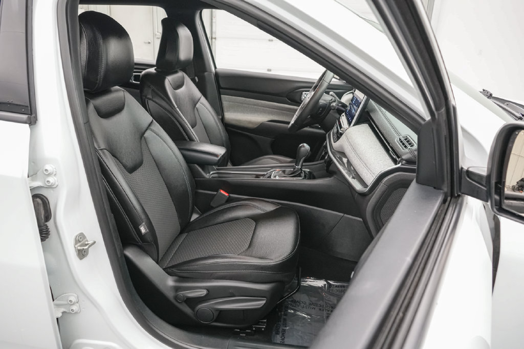 Used 2024 Jeep Compass Latitude AWD/4WD image 20