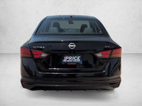 Used 2024 Nissan Altima 2.5 SV FWD image 7