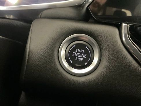 Used 2024 GMC Canyon Elevation w/ Elevation Premium Package image 17