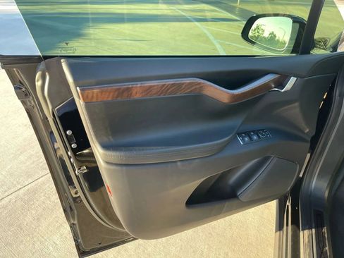 Used 2020 Tesla Model X Long Range image 19