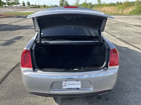 Used 2017 Chrysler 300 Limited RWD image 28