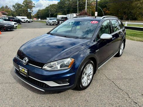 Used 2017 Volkswagen Golf Alltrack SEL image 1
