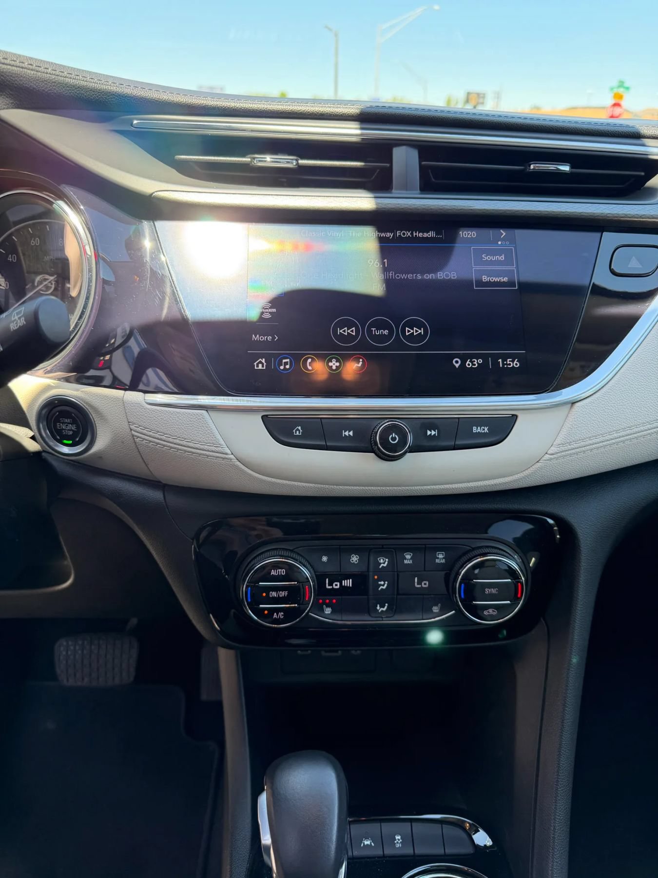 Used 2020 Buick Encore GX Essence FWD image 23