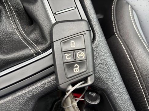 Used 2025 Volkswagen Jetta SE image 21