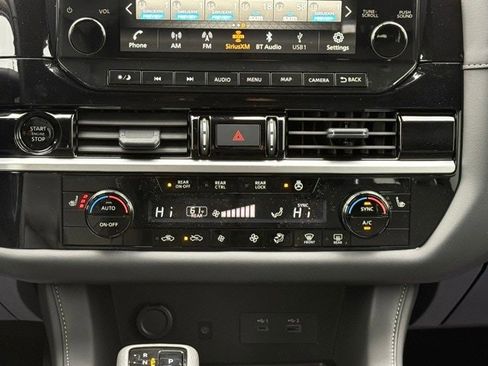 New 2025 Nissan Pathfinder SL w/ Black Appearance Package image 28