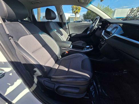 Used 2022 Kia Niro EX w/ Cold Weather Package image 12