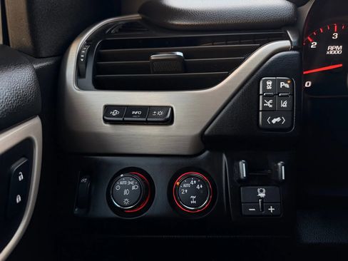 Used 2015 GMC Yukon Denali w/ Premium Package image 16