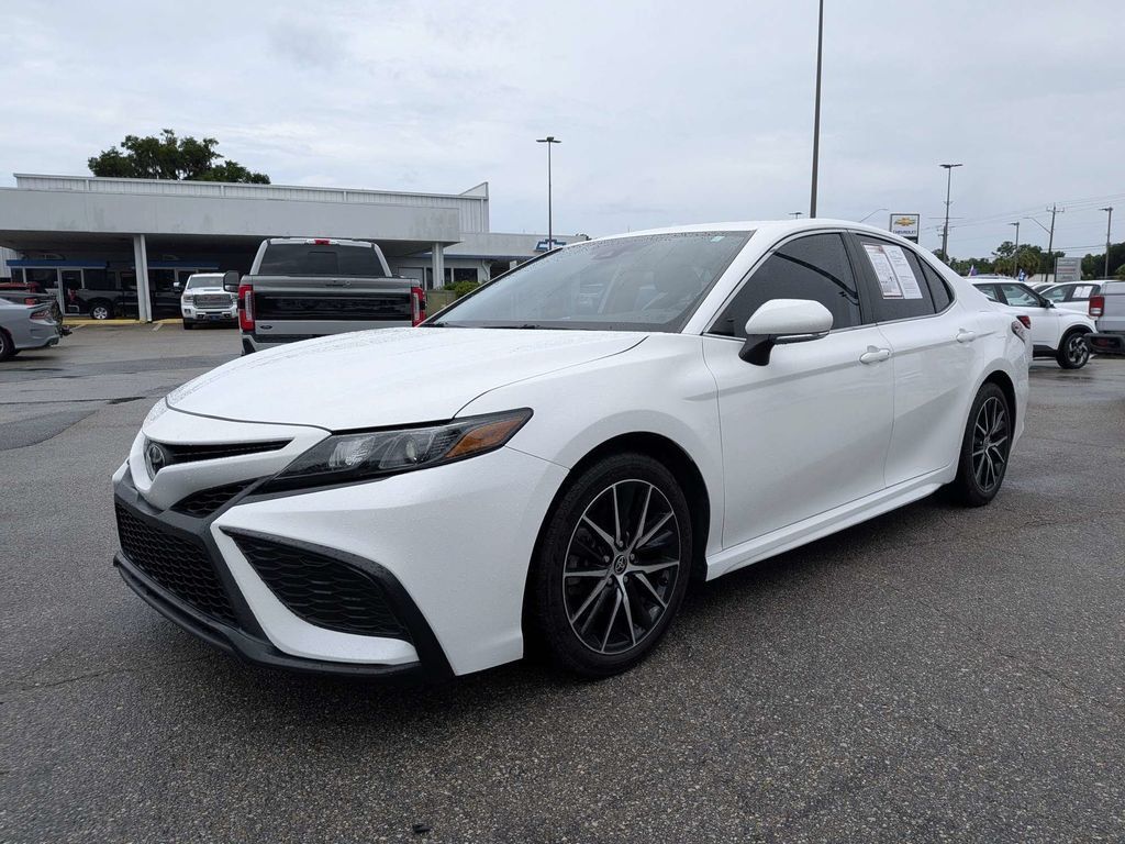 Used 2023 Toyota Camry SE FWD image 7