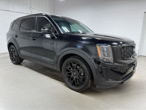 Used 2022 Kia Telluride EX w/ EX Premium Package image 3