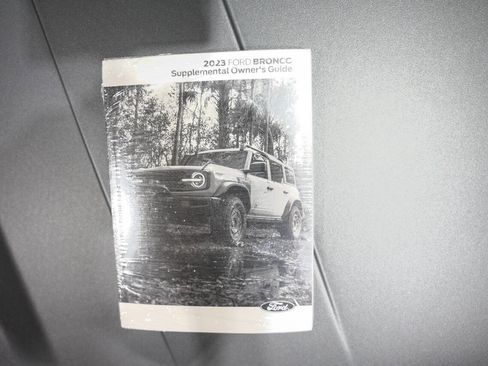 Used 2023 Ford Bronco Badlands image 31