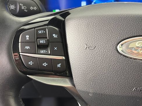 Used 2022 Ford Explorer Platinum w/ Equipment Group 601A AWD/4WD image 17