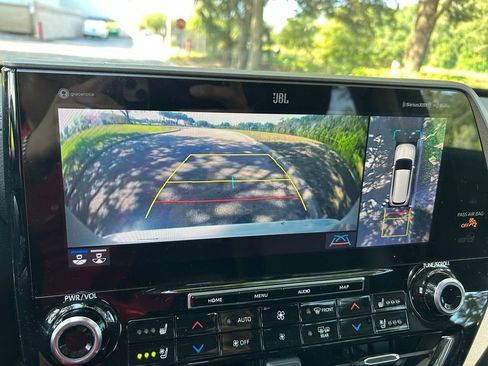 Used 2022 Toyota Highlander Limited FWD image 27