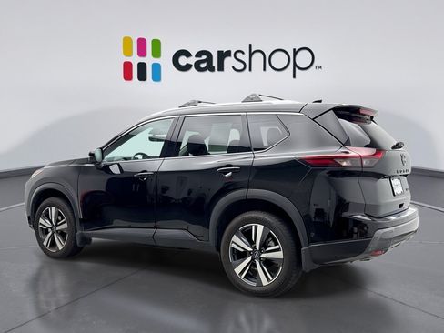 Used 2024 Nissan Rogue SL AWD/4WD image 3