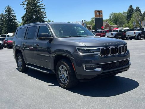 Used 2023 Jeep Wagoneer 4WD w/ Convenience Group I image 3