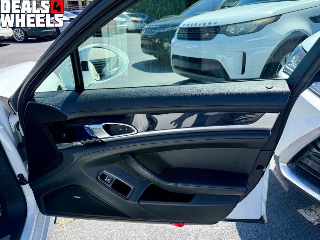 Used 2016 Porsche Panamera RWD image 29