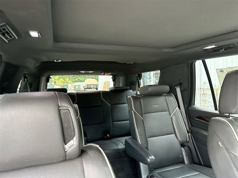 Used 2023 Cadillac Escalade Premium Luxury image 34