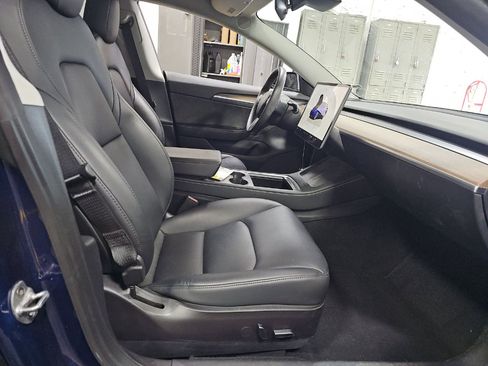 Used 2023 Tesla Model 3 Standard Range image 2