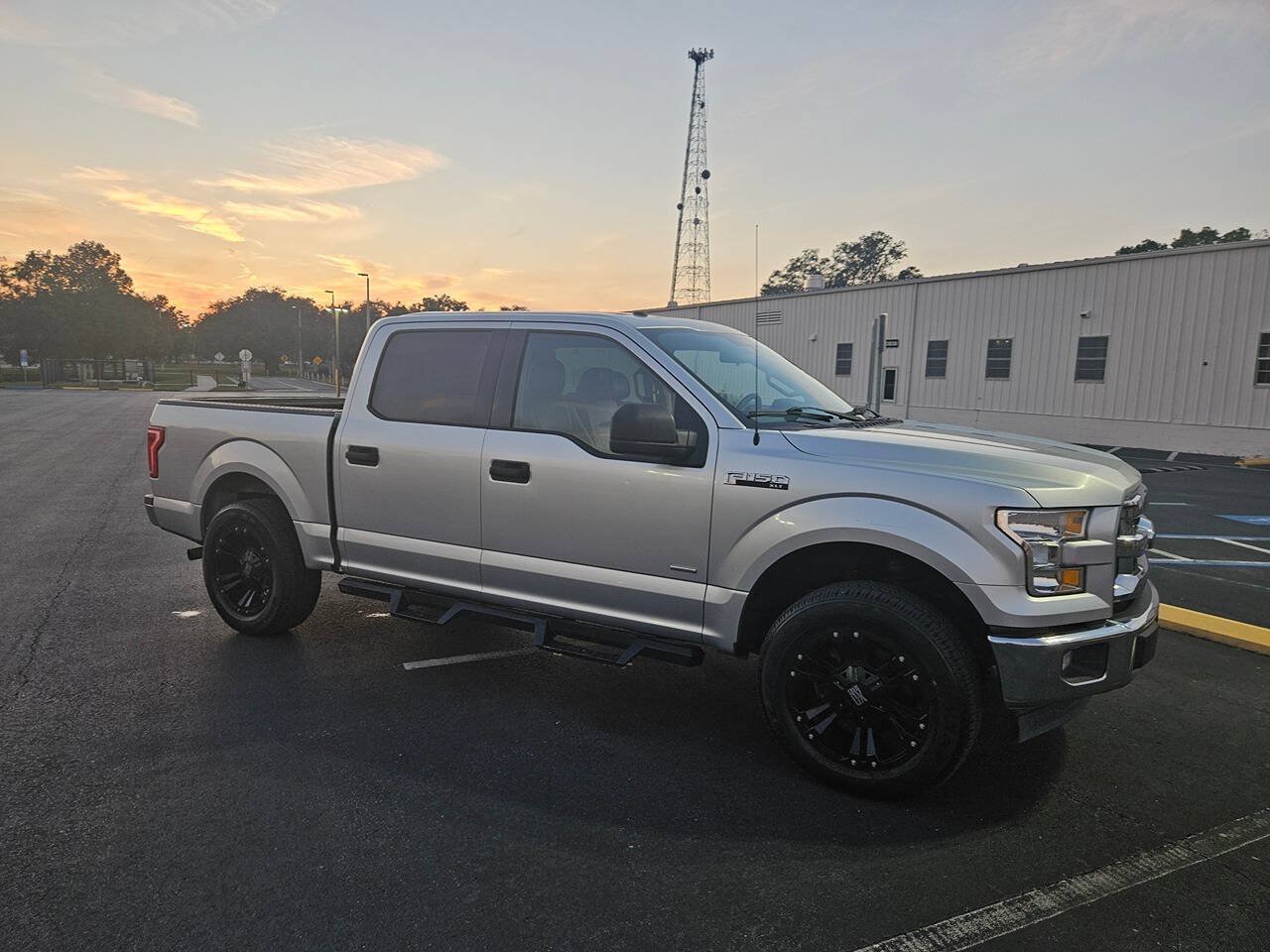 Used 2017 Ford F150 XLT RWD image 5