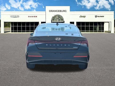 Used 2025 Hyundai Elantra Limited FWD image 7