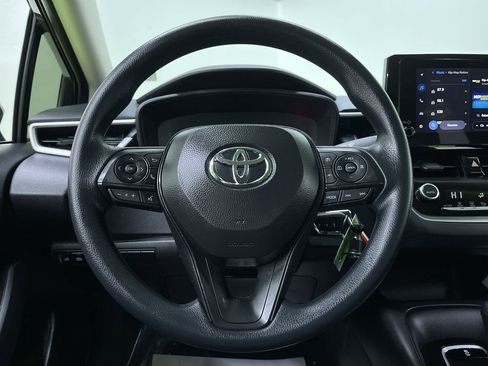 Used 2025 Toyota Corolla LE image 20