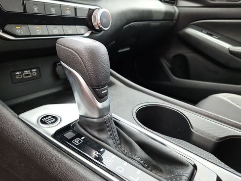 Used 2025 Nissan Altima 2.5 SV FWD image 21