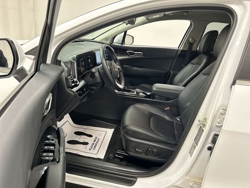 Used 2025 Kia Sportage EX image 9
