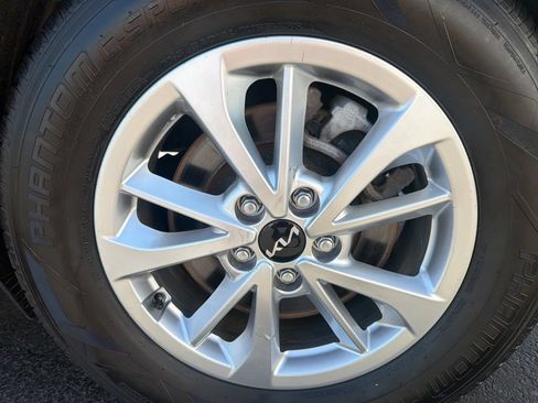 Used 2024 Kia Carnival LX FWD image 54