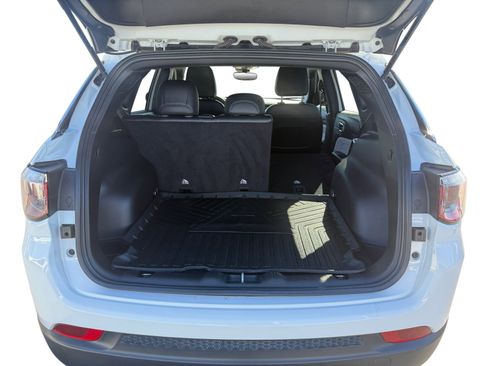 Used 2024 Jeep Compass Latitude image 17