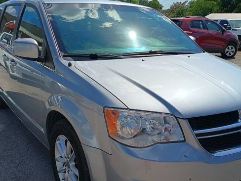 Used 2019 Dodge Grand Caravan SXT FWD image 6