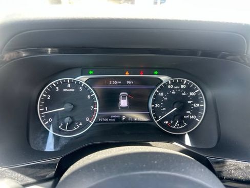 Used 2025 Nissan Pathfinder SV FWD image 22
