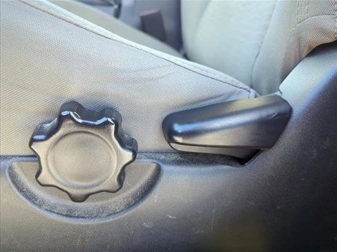 Used 2018 Toyota Tacoma SR w/ SR Convenience Package image 10