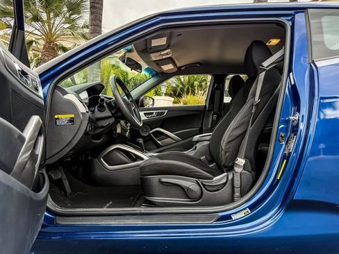 Used 2016 Hyundai Veloster FWD image 24