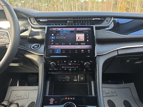 Used 2022 Jeep Grand Cherokee Limited 4xe w/ Luxury Tech Group II image 25