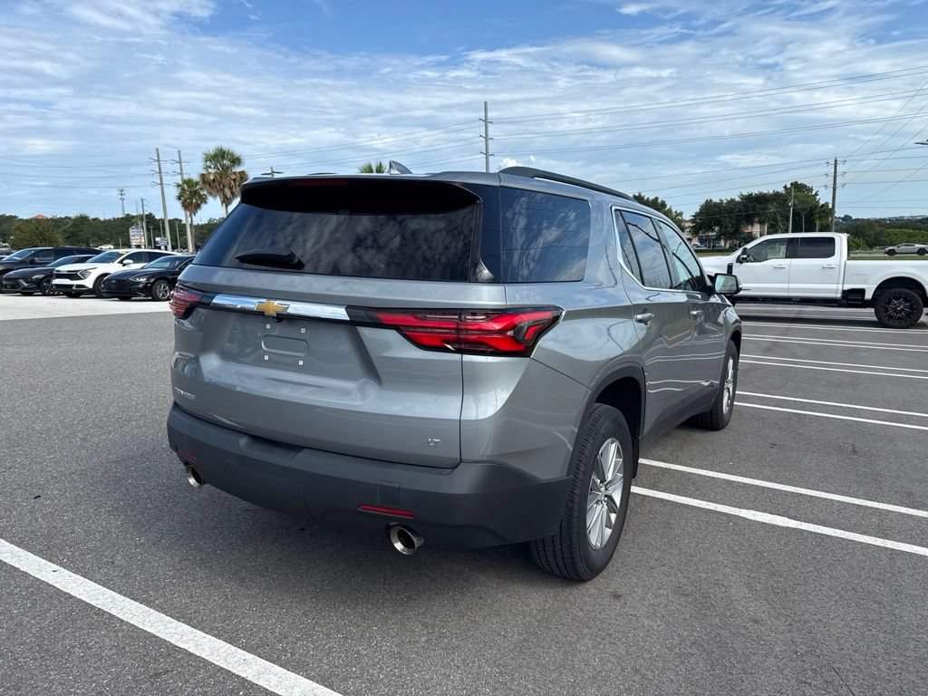 Used 2023 Chevrolet Traverse LT FWD image 3