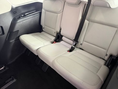 Used 2025 Ford Expedition Platinum w/ Driver's Package AWD/4WD image 29