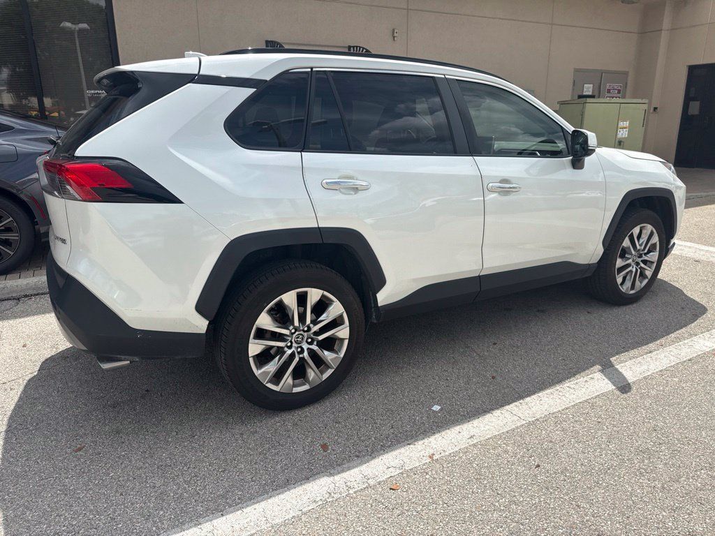 Used 2019 Toyota RAV4 Limited w/ Cold Weather Package FWD image 10