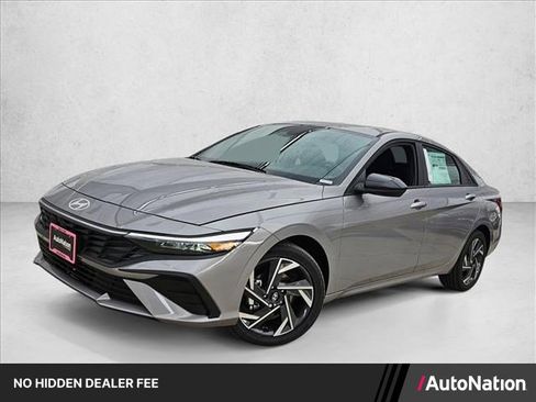 Used 2025 Hyundai Elantra SEL FWD image 1