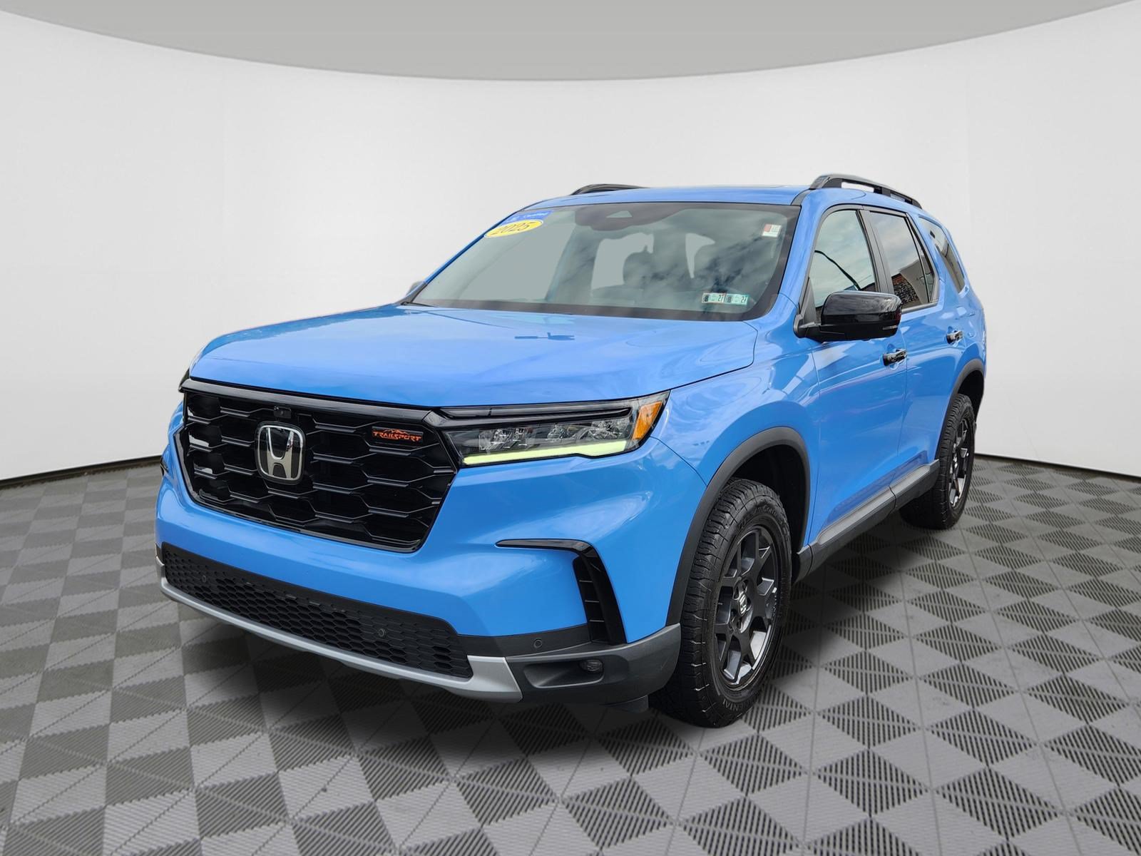 Certified 2025 Honda Pilot TrailSport image 2