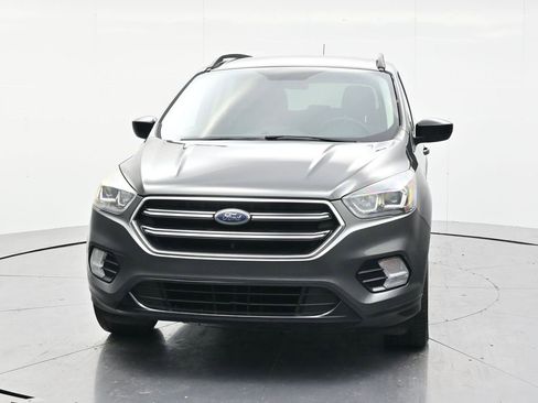 Used 2018 Ford Escape SE w/ SE Sport Appearance Package FWD image 2