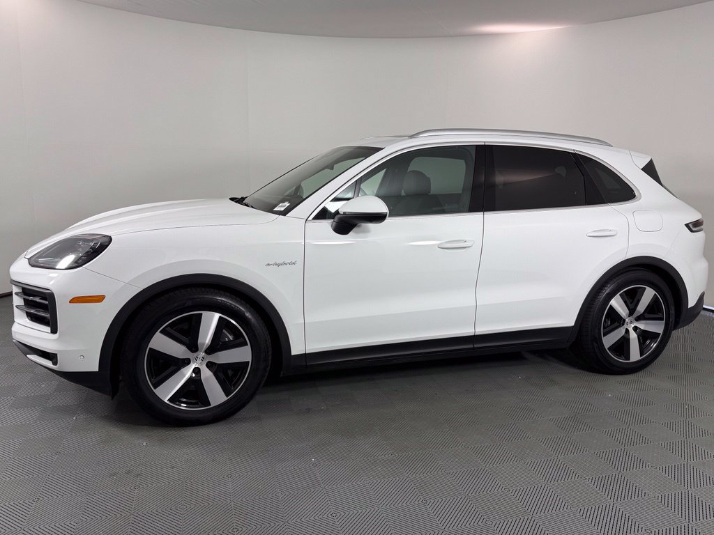 Certified 2026 Porsche Cayenne E-Hybrid AWD/4WD image 2