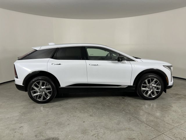 Used 2027 Cadillac Optiq Luxury RWD image 9