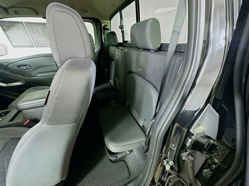 Used 2025 Nissan Frontier SV image 14