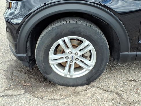 Used 2023 Ford Explorer XLT w/ Equipment Group 202A image 9