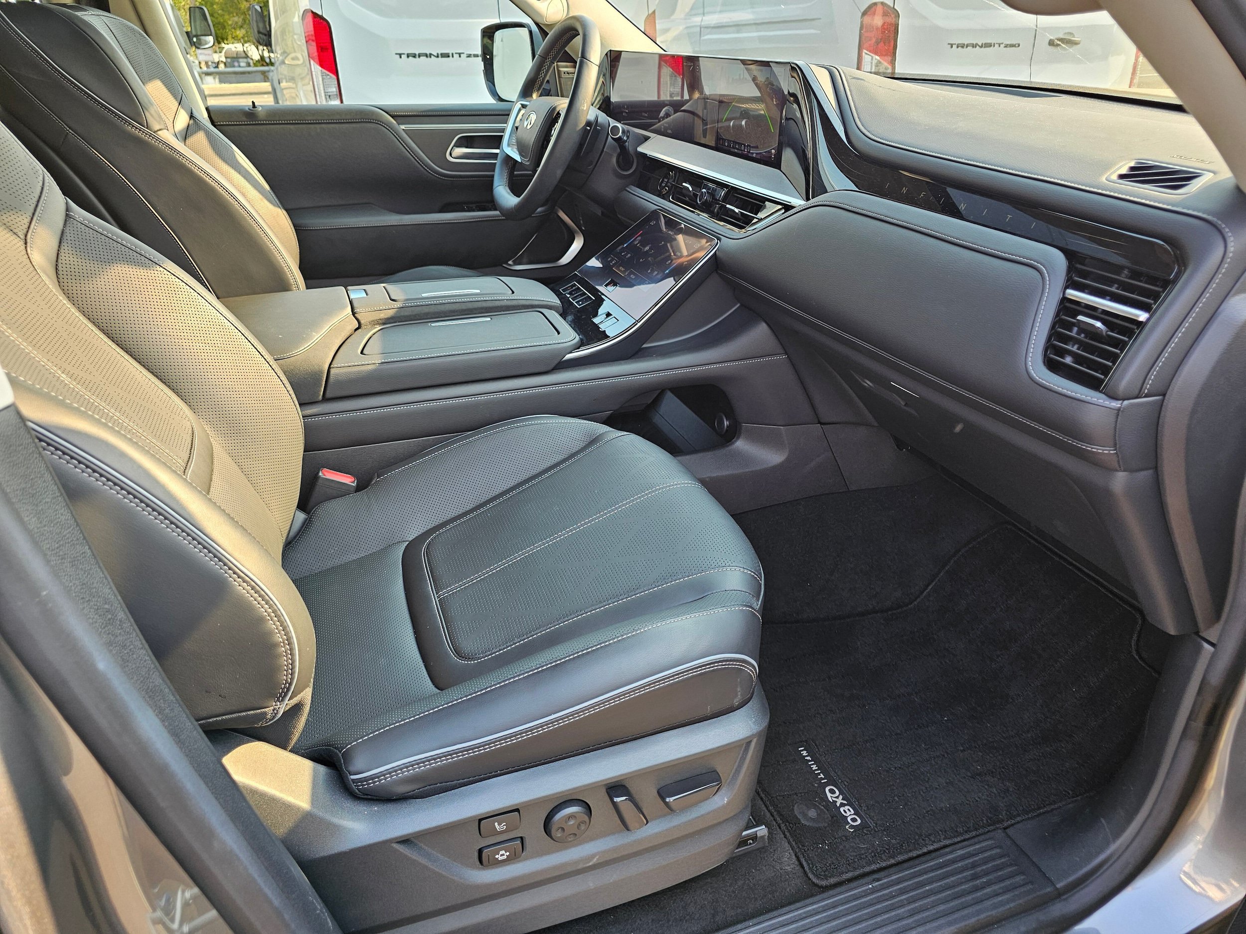 Used 2025 INFINITI QX80 Sensory AWD/4WD image 11