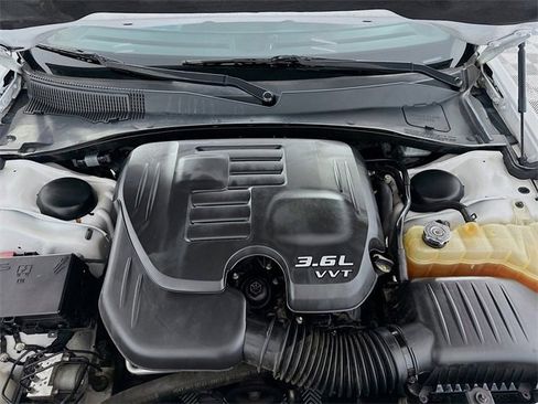Used 2018 Chrysler 300 S w/ 300S Premium Group image 32