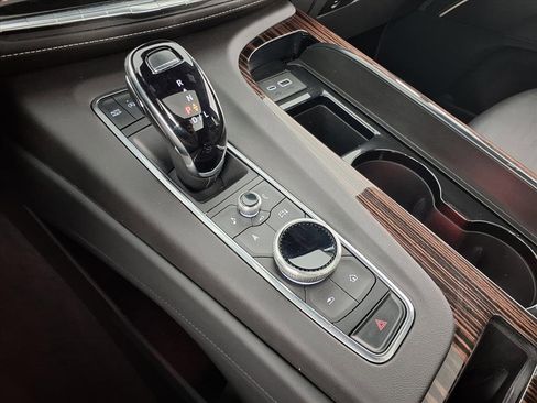 Used 2024 Cadillac Escalade ESV Premium Luxury image 16